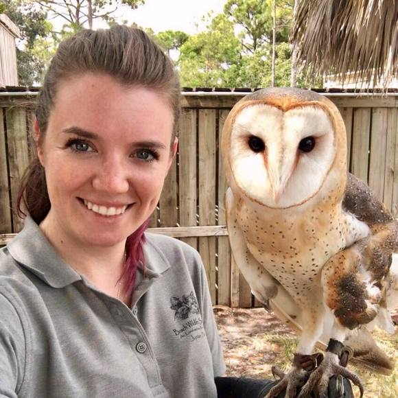 Meet your Poshers, Crissy and Kelly - Picture 2 of 3